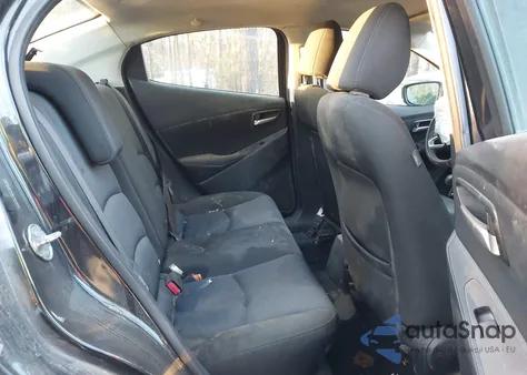 2019 Toyota Yaris Le z USA, uszkodzony, nr VIN 3MYDLBYV3KY507649